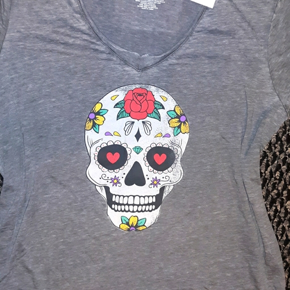 ★NWT★Plus Size GRAYSON THREADS~ 2X~ V-Neck Sugar Skull print Summer T-sh… - Picture 2 of 15
